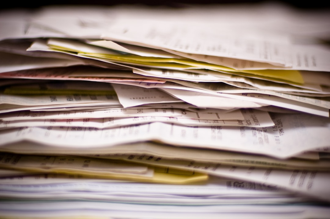 铝合金玻璃隔断在办公空间中的设计与应用方案